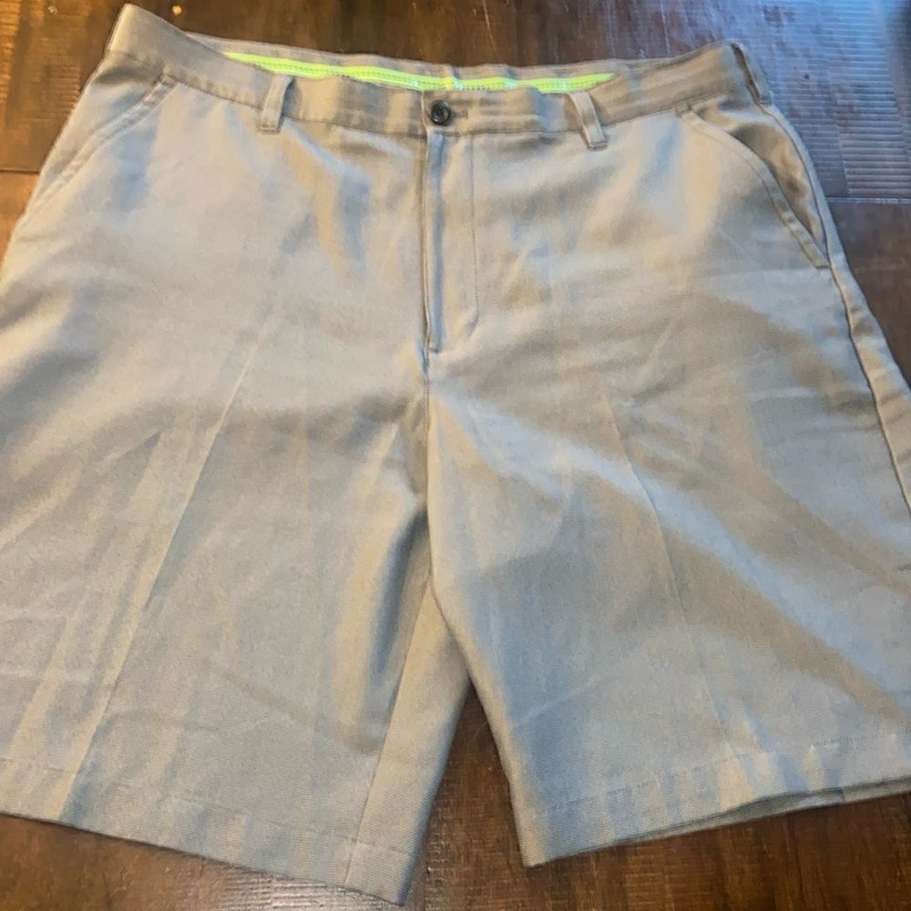 IZOD golf shorts men’s size 38